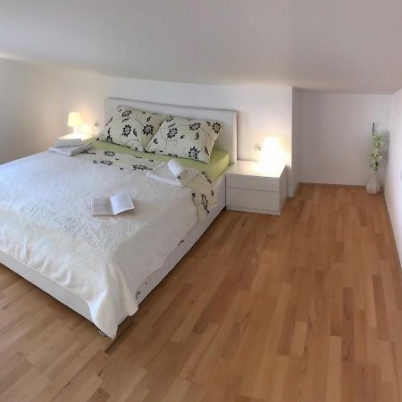 Apartmani Zuzic Krk Town Esterno foto