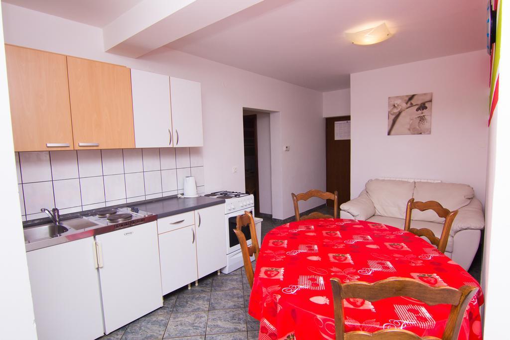 Apartmani Zuzic Krk Town Camera foto