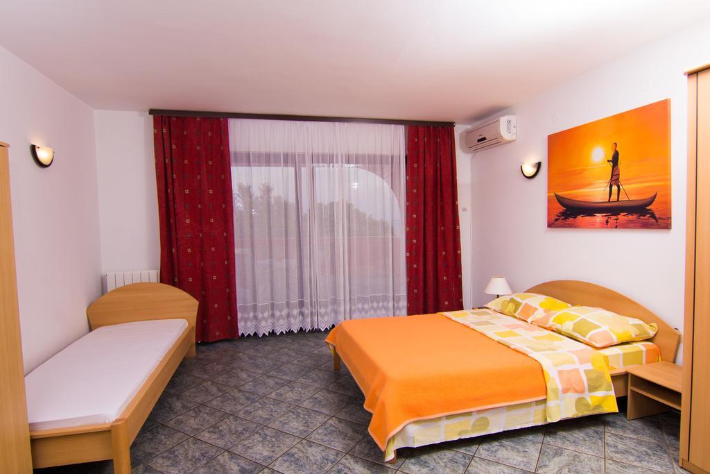 Apartmani Zuzic Krk Town Camera foto