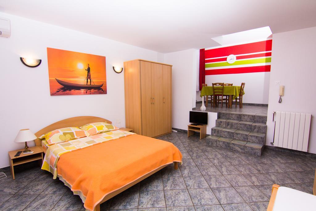 Apartmani Zuzic Krk Town Camera foto